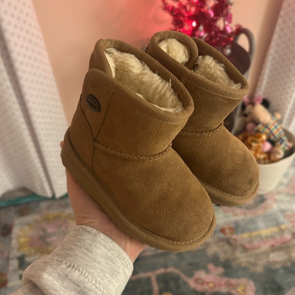 UGG Jona boots size 6 toddler